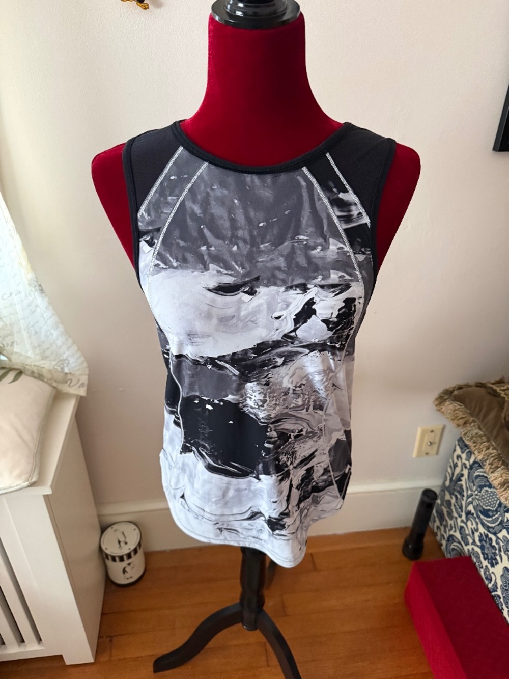 **Wms Tank Top Black White size Med